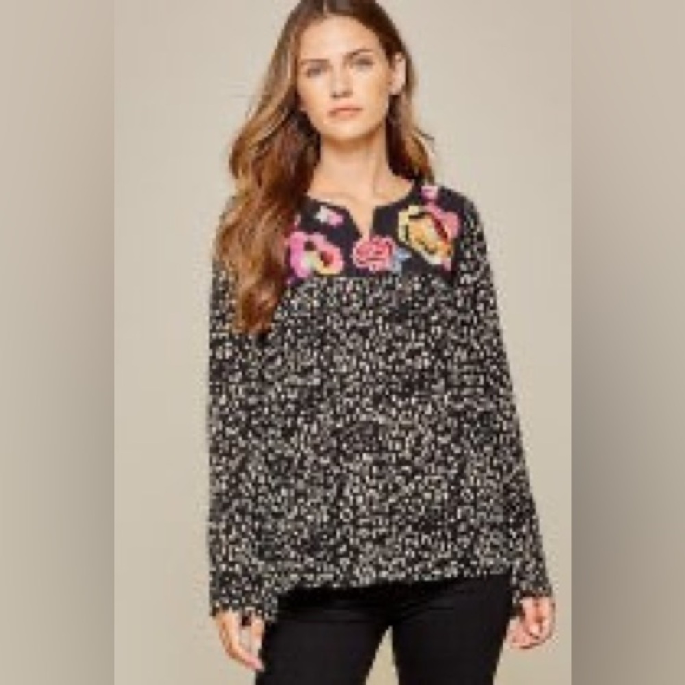 Savanna Jane Embroidered Blouse top -medium